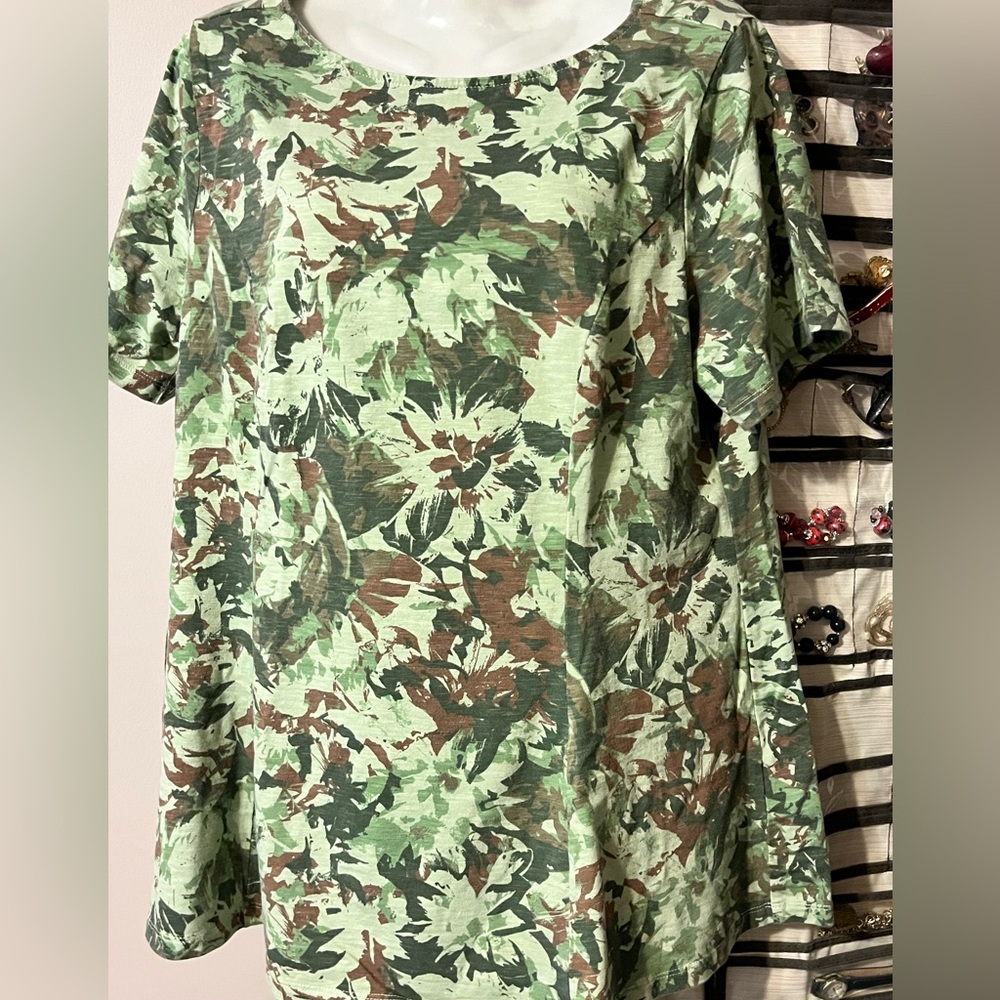 Women’s, tunic top, size large, new without tags by d & co.